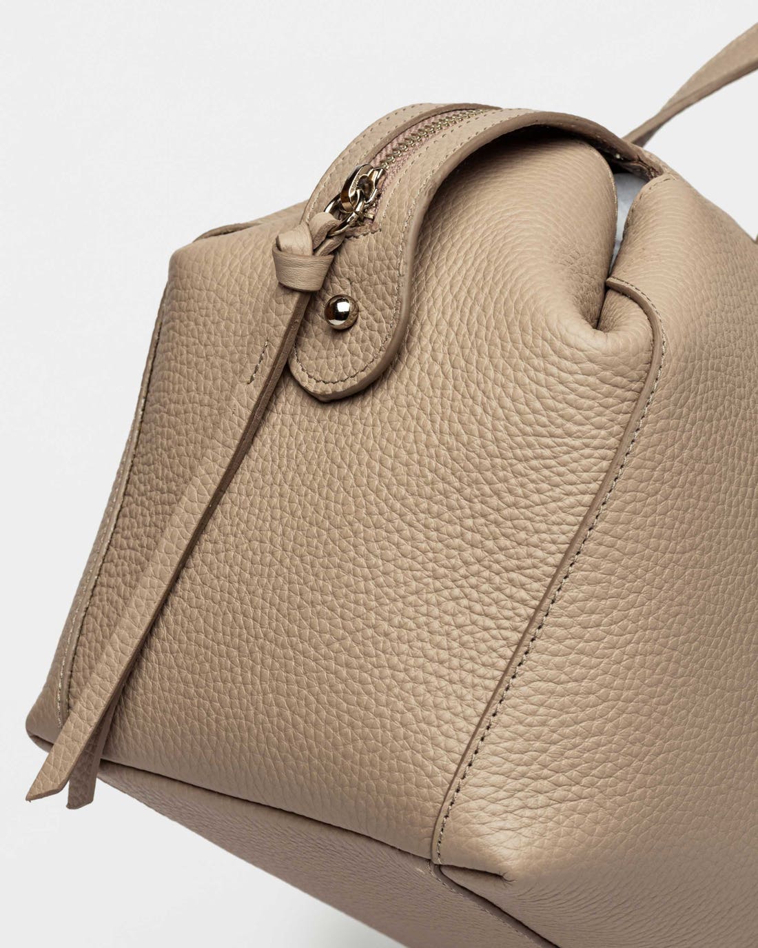 Cartera de mano Resort en cuero graneado